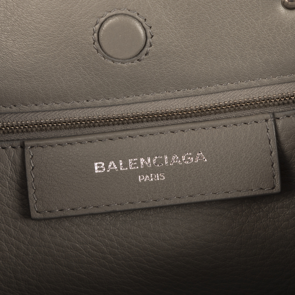 Balenciaga Mini Papier A4 Zip Around Tote - Picture 8 of 9